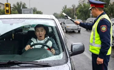 Штрафы за желтый сигнал светофора в Казахстане