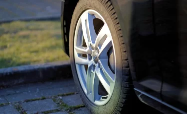 Казахстанцам предлагают 20% бонусов и скидку 5 000 тенге за покупку шин