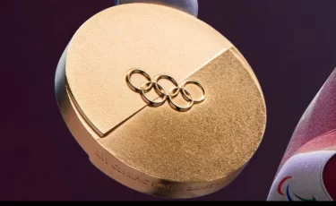 Скандал на Олимпиаде-2026: у спортсменов ломаются золотые медали