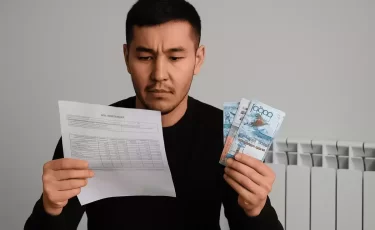 Казахстанцы жалуются на резкий рост счетов за свет и тепло в кватанциях