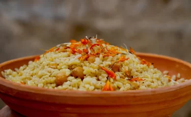 Пловом с жуками кормили детей в больнице Караганды