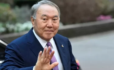 Банк, связанный с Назарбаевым, усилил позиции в России