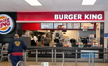 Скандал вокруг Burger King: Минтруда вмешалось в конфликт с сотрудником с РАС