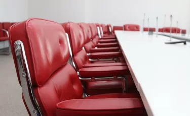 Вакансии "под нож": новые правила для госорганизаций вводят в Казахстане