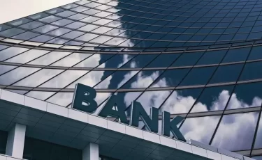 Кредиты бизнесу упростят, микрозаймы ужесточат: новые нормы для банков и МФО