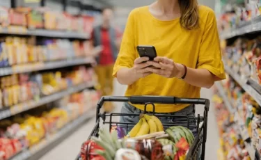 «Телефон уберите!» – имеют ли право запрещать съемку в магазине?