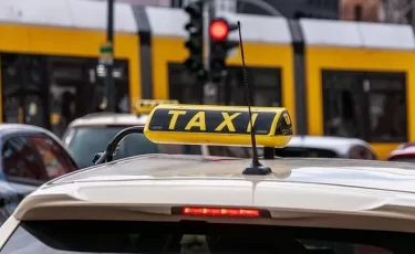 Сильный рост тарифов: такси в Казахстане подорожало на 17%