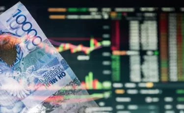 Доллар и евро продолжают расти на фоне новых курсов Нацбанка