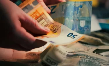 Курсы валют в банках Казахстана на 25 февраля: где выгоднее доллар, евро и рубль