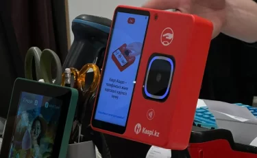 Kaspi массово устанавливает Alaqan в магазинах Астаны