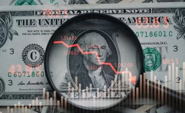 Казахстанцев предупредили о долларах, которые могут не принять