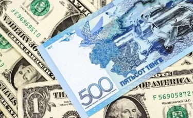 Курс доллара в Казахстане снова приблизился к 500 тенге