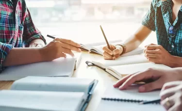 Казахстанцы заплатили вузам 319 млрд тенге: что из этого вышло