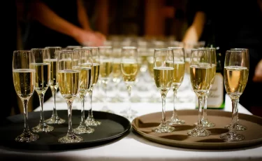 Почему казахстанцы платят больше за шампанское, несмотря на спад производства