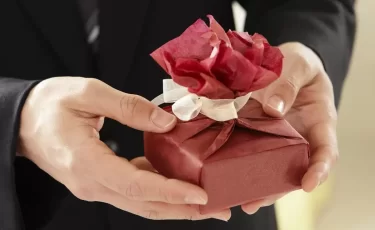 Что казахстанки на самом деле хотят получить на 8 Марта