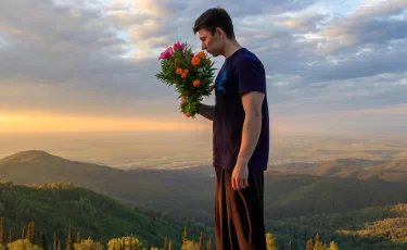 50 миллиардов на букеты: сколько квартир можно было бы купить на цветы к 8 Марта