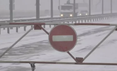 В восьми регионах Казахстана из-за непогоды закрыли участки трасс