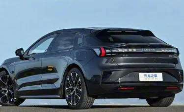 Алматинец купил Zeekr в автосалоне, на котором дрифтовали до продажи