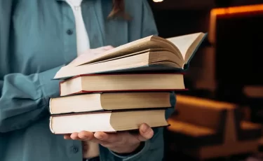 Книги без согласия авторов продавали через Kaspi в Таразе