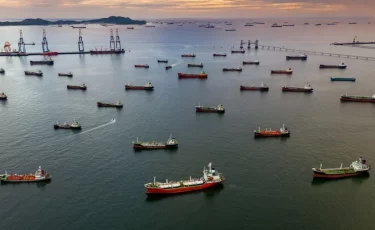 Цены на нефть растут на фоне конфликта США, Израиля и Ирана