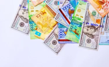 Доллар, евро и рубль: курсы валют обновили в Казахстане