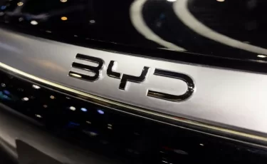 BYD показала новую батарею: зарядка за минуты и морозы