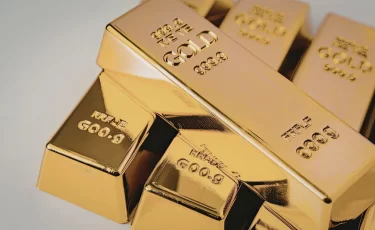 Цены на золото и серебро падают: что происходит на мировых рынках