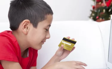 Как мошенники в Казнете вытягивают у детей деньги родителей