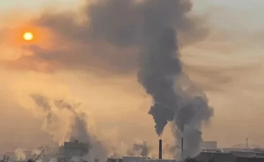 Жителям Усть-Каменогорска платят за опасный воздух - Скляр