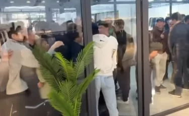 Распродажа за 6900 тенге в Таразе закончилась давкой у магазина