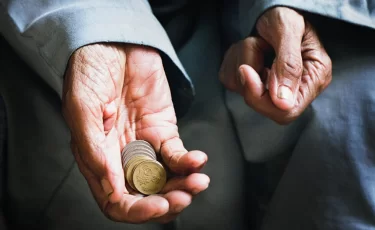 Пенсия больше не спасет: после 60 лет казахстанцам грозит бедность