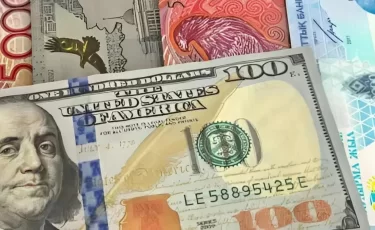 Доллар дешевеет, евро дорожает: новые курсы валют в Казахстане