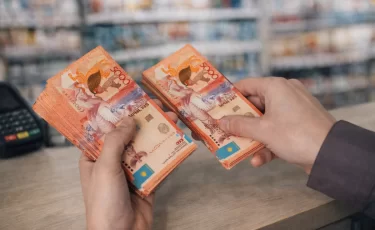 Заплатить наличными дешевле, чем картой: что стоит за этим