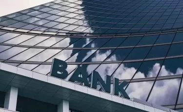 Где казахстанцы держат деньги: почти 2 тысячи счетов нашли на Ближнем Востоке