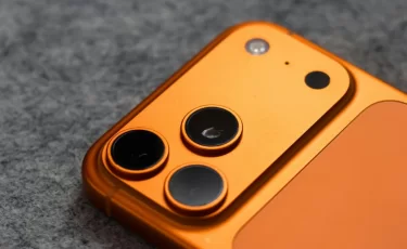 Россиянам советуют регистрировать iPhone в Казахстане