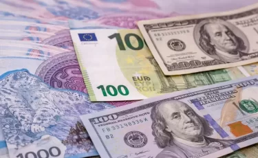 Доллар по 464 тенге: вырастет ли курс в ближайшие месяцы