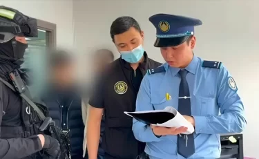 В ЦОНе Актобе "помогайки" оформляли иностранцев по липовым документам