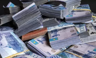 Казахстанка хотела снять пенсионные и лишилась миллионов