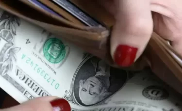 Покупку валюты и переводы в Казахстане будут проверять жестче