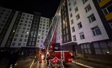 Пожар с 1 по 10 этаж: людей вытаскивали через окна в Астане