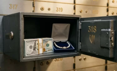 Евразийский банк меняет условия для клиентов хранящих ценности