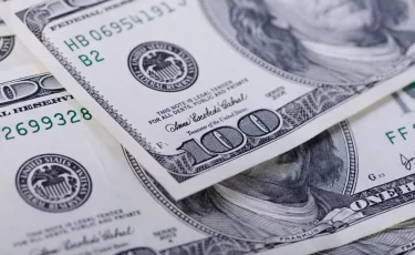 Доллар закрепился у 471: что происходит с курсом на бирже