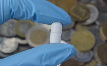 Казахстанцы переплачивают за лечение: куда уходят деньги