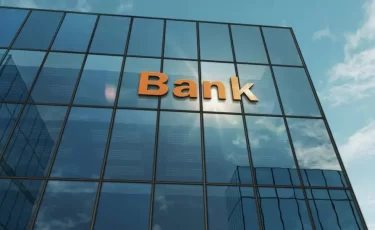 Банки в Казахстане заработали миллиарды на штрафах клиентов