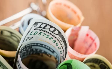 Курсы валют в Казахстане изменились: доллар вырос, евро снизился