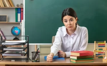 Зарплаты учителей в РК падают в реальности при росте на бумаге