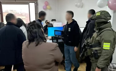 Как личные данные казахстанцев оказались у МФО и коллекторов