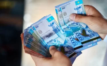 Сколько наличных можно вывезти из Казахстана: напоминание перед отпуском