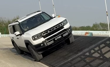 Китай бросает вызов Land Cruiser: 904 силы у нового Jetour G700