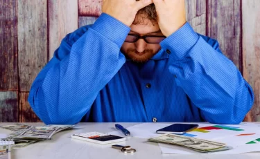 “Кредит за 5 минут”: как казахстанцев втягивают в долги